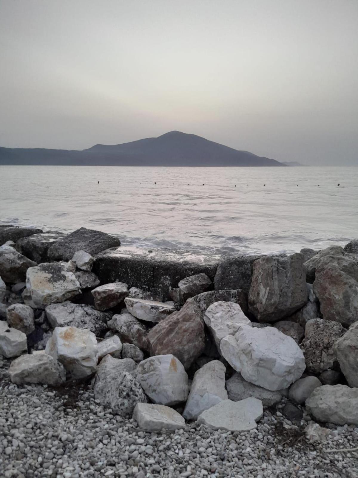 Horizon Apartments - Sea & Mountain View -Modern & Spacious Stay